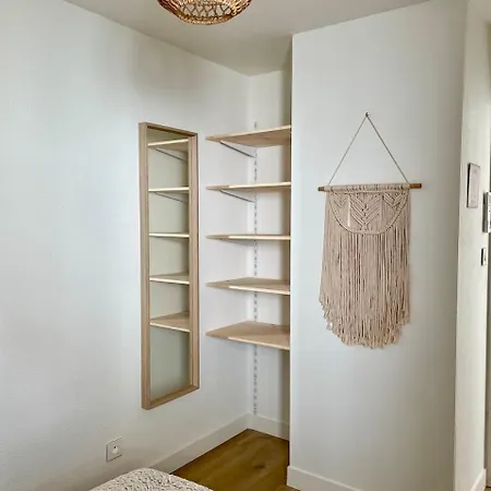 T2 Climatise A 100m De La 弗龙蒂尼昂